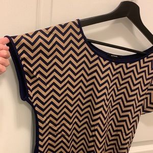Espresso Brand Short Sleeve Top Navy/Tan Chevron - Small